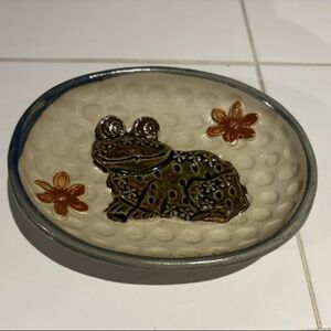 Hand Painted Pottery Trinket Candy Soap Dish with Frog Textured Oval Shaped